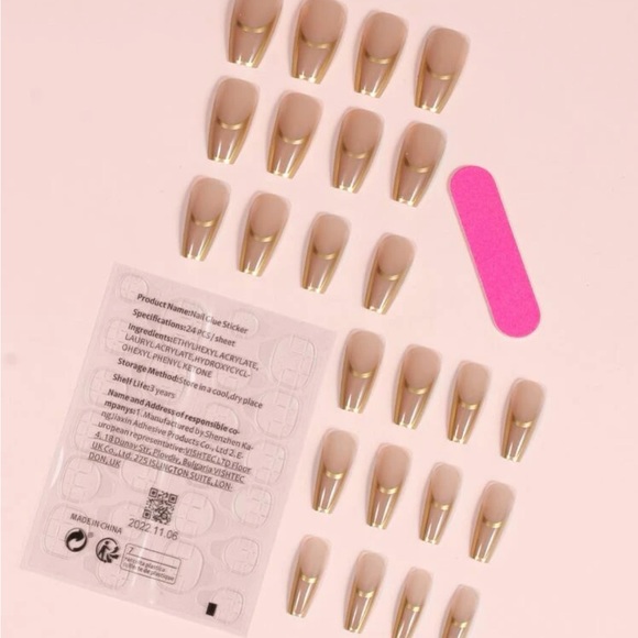 24pc Nail Set ❤️ - Picture 3 of 3